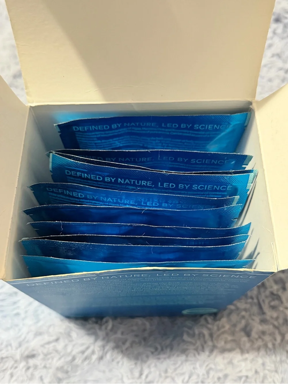 ELEMIS Musclease Herbal Bath Synergy 10 Packets 1 Box - Blue Metallic Package